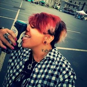 Meet your Posher, Posh